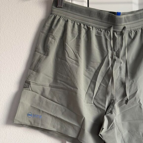 Janji Men's 5" AFO Middle Short in Glacial, Size Medium - Picture 8 of 11